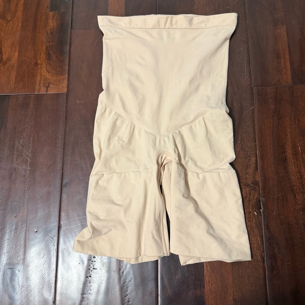 Spanx High Waisted Mid Thigh Shorts Size 1X Shapewear